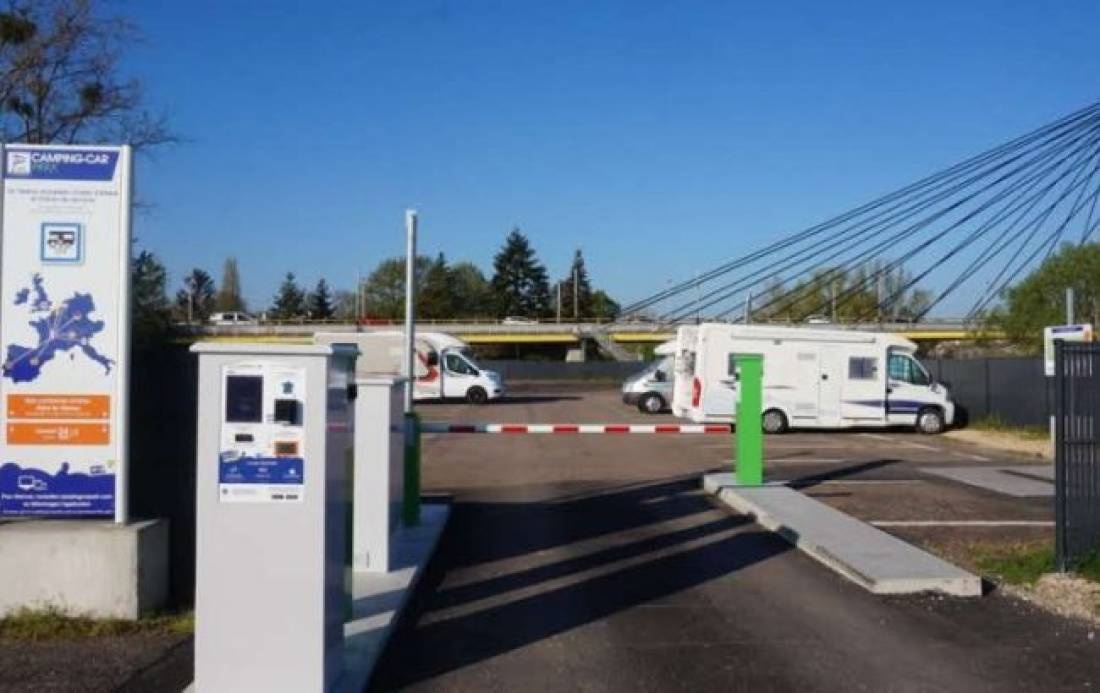 Camping Car Park, Saint-Marcel — Sítio para autocaravanas in Saint-Marcel