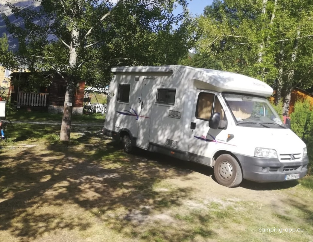 Flower Camping le Montana *** — Kamp yeri in Val-des-Prés