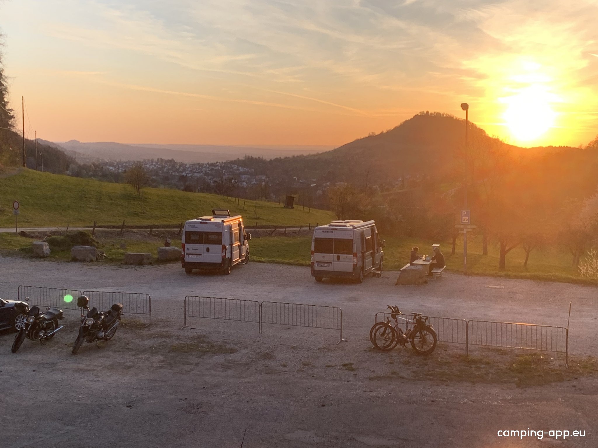 Stellplatz am Schützenhaus — Sp. parking dla kamperów in Eningen unter Achalm