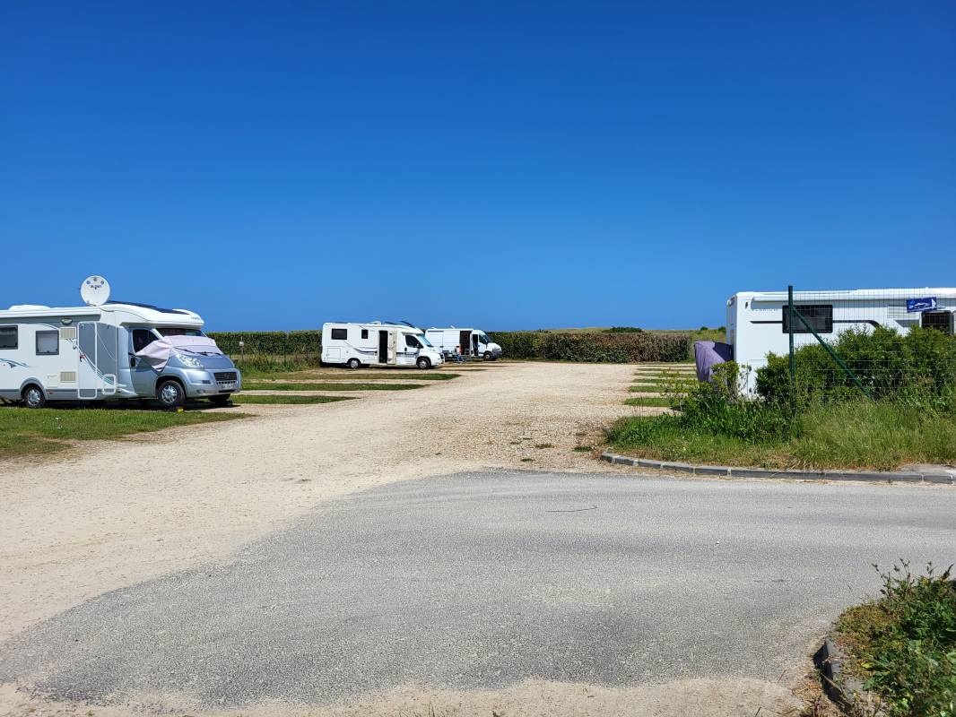 Aire Camping-Car Park — Campervan Site in Cléder