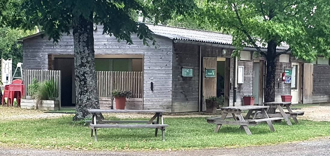 Camping Le Martin Pêcheur *** — Camping Site in Magné