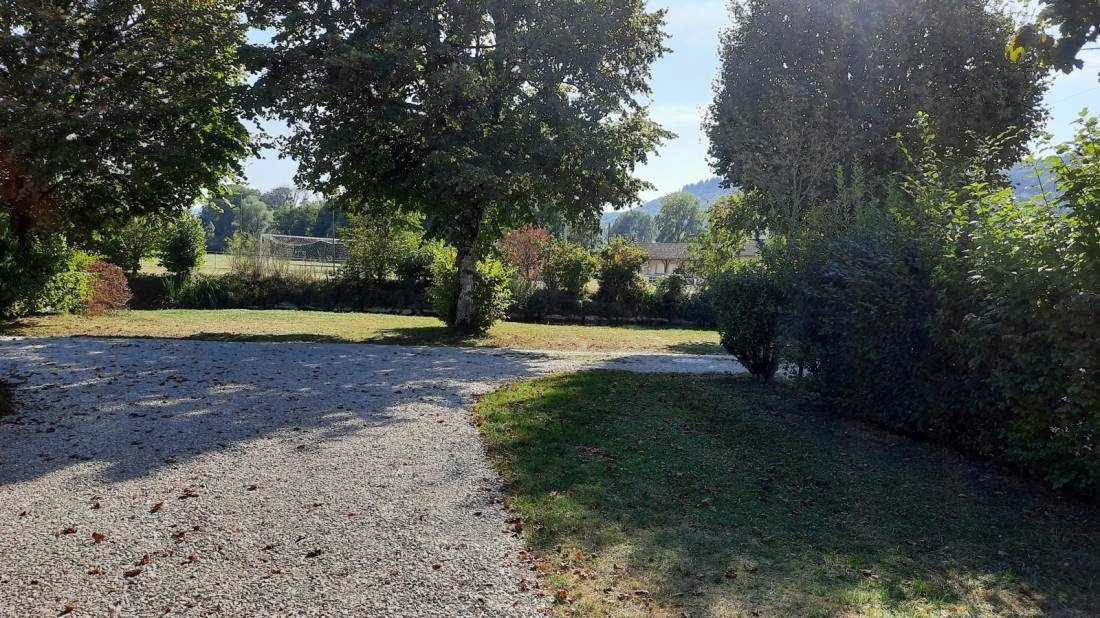 Wohnmobilstellplatz Val Suran (Jura) — Sp. parking dla kamperów in Val Suran