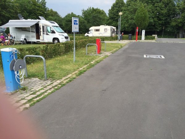 Stellplatz Am Parkstadion Baunatal — Photo 2
