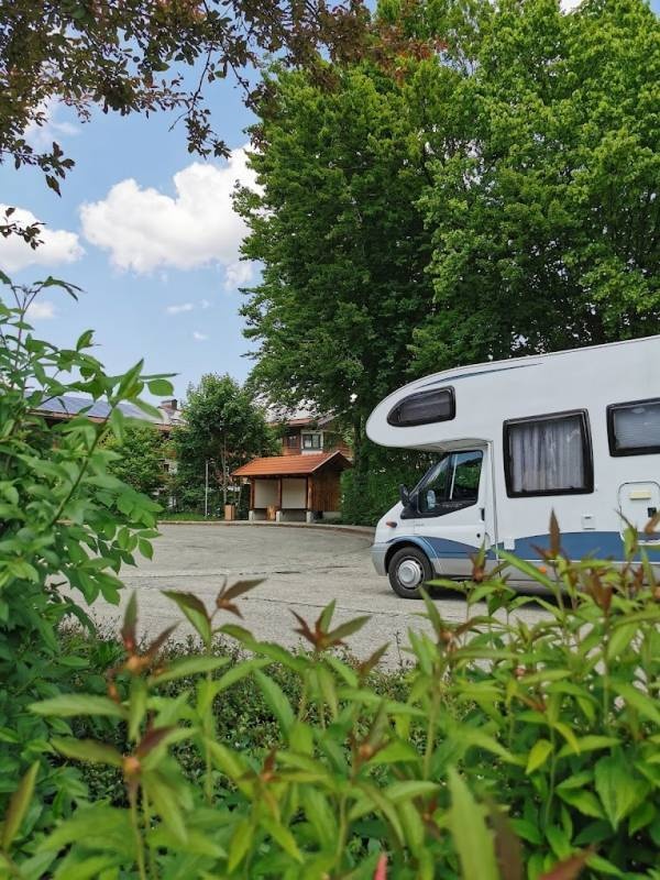 Kurzzeitstellplatz an der Johannisbrücke — Aire camping car in Ruhpolding