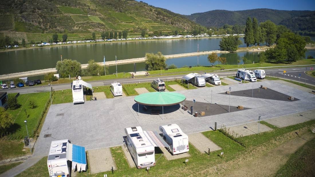 Wohnmobilstellplatz Rhein ins Leben — Camperplaats in Osterspai