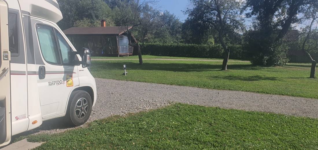 Bik Camp — Sp. parking dla kamperów in Bicfalău