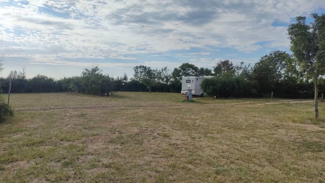 Camping La Cabane des Frėnes — Campingplats in Yves