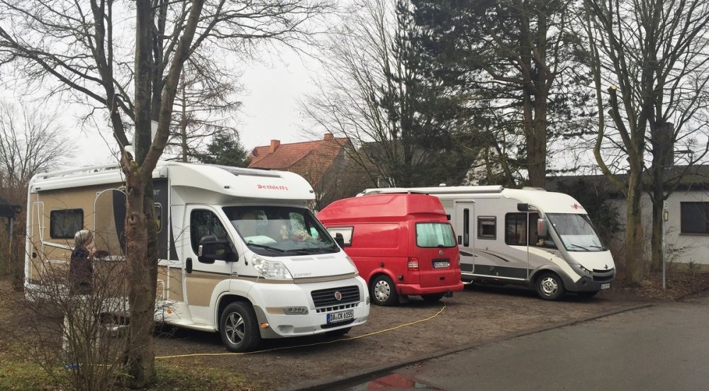 Stellplatz an der Märchenlandtherme Breuna — Parking do przenocowania in Breuna