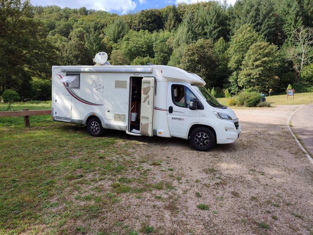 Parkplatz Sainte-Marie-en-Chanois — Громадська парковка in Sainte-Marie-en-Chanois