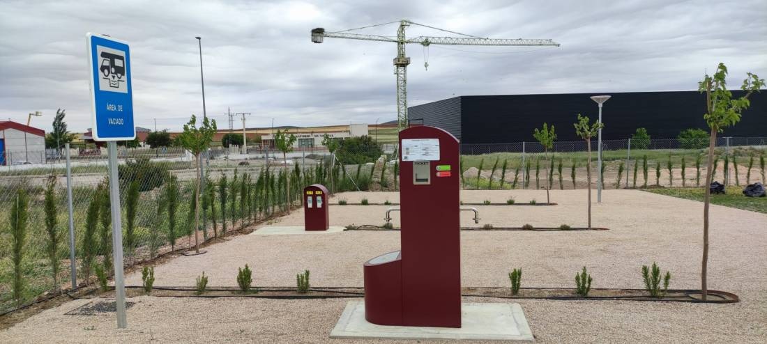 Área autocaravanas Viso del Marqués — Stellplatz in Viso del Marqués