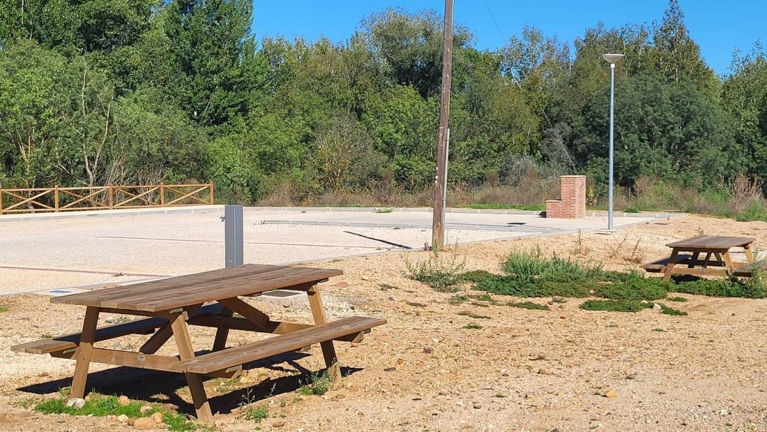 Área caravanas — Campervan Site in Garray