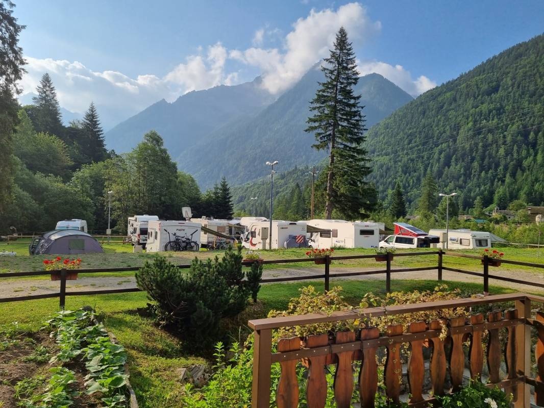 Macugnaga, Verbano-Cusio-Ossola, Italien — Cámping in Macugnaga VB