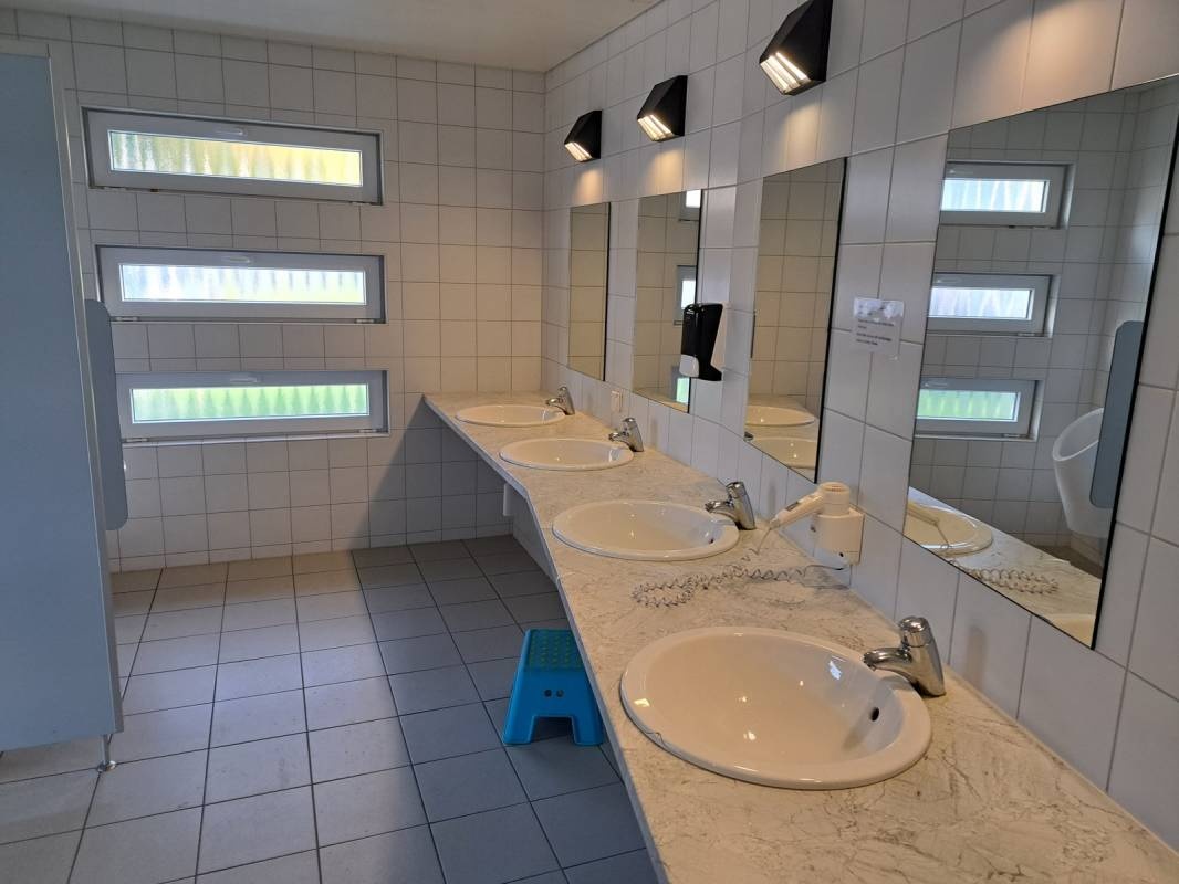 Camping de la  piscine — Camping in Aigle