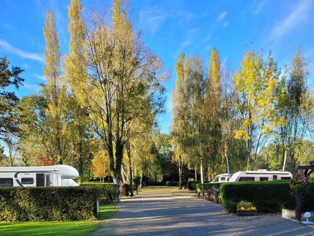 Camping Le Paradis — Kamp yeri in Terres-de-Haute-Charente