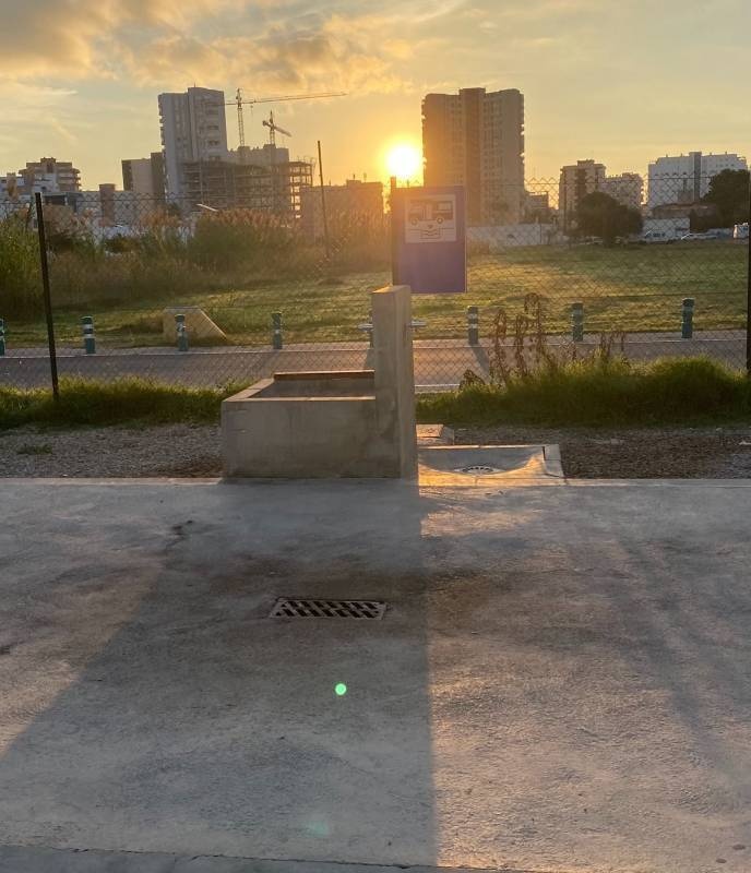 Área autocaravanas Farnals Playa — Stellplatz in La Pobla de Farnals