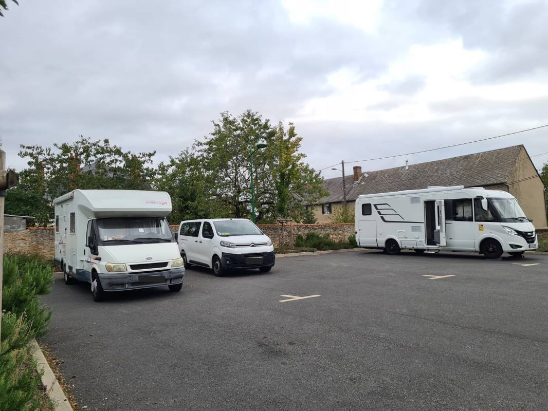 Montmarault Stellplatz — Sp. parking dla kamperów in Montmarault