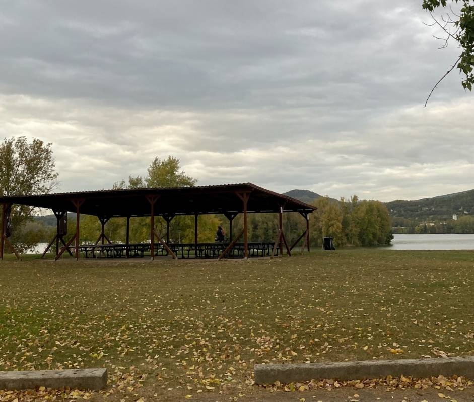 Marina Píšťany — Sítio de acampamento in Píšťany-Žalhostice