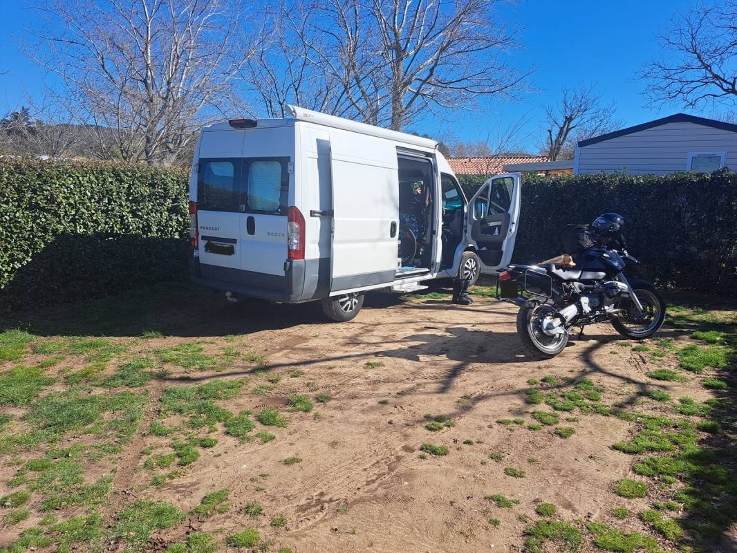 Camping Le Neptune *** — Campingplass in Saint-Mitre-les-Remparts