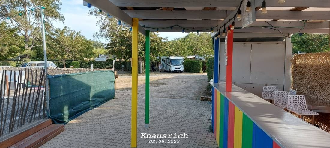 Camping Le Neptune *** — Kemp in Saint-Mitre-les-Remparts