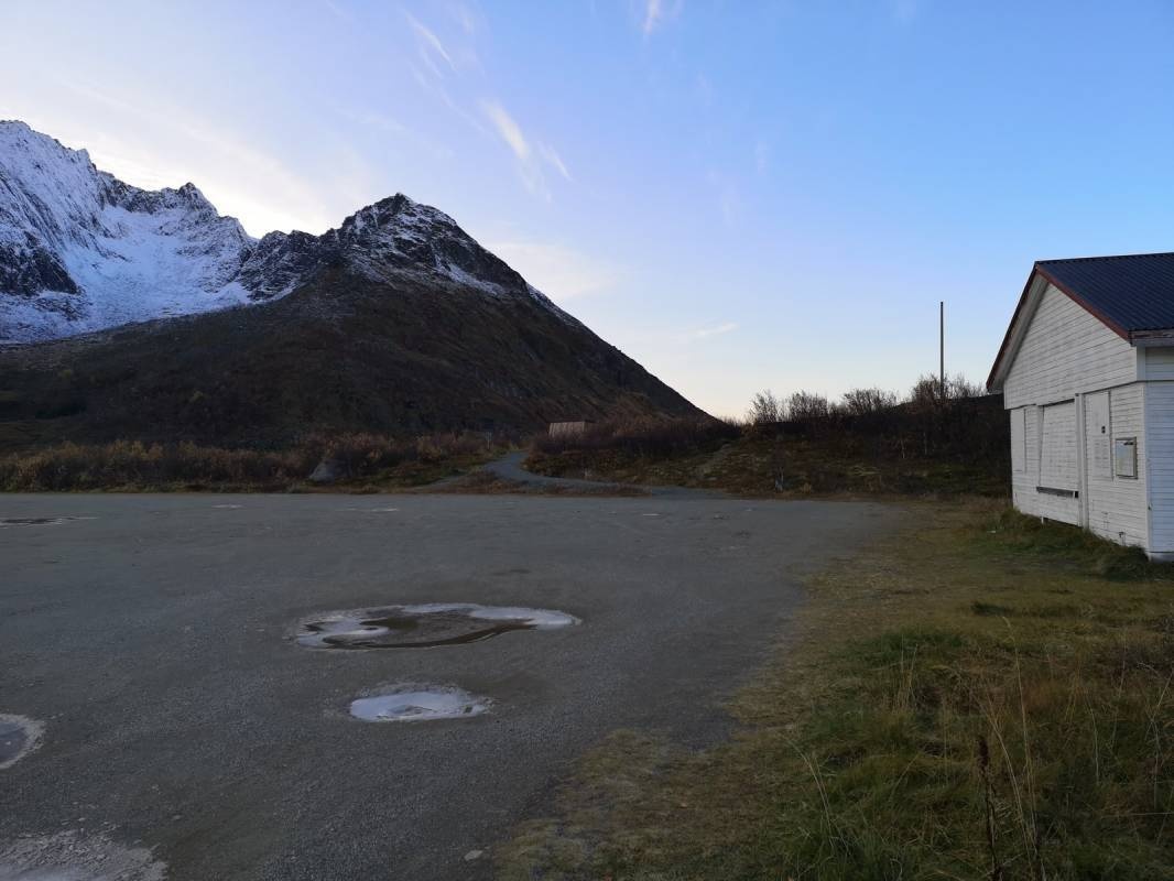 Parkplatz Mefjordvaer — Öffentlicher Parkplatz in Senjahopen