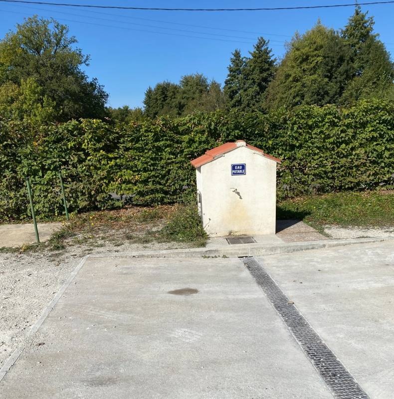 Stellplatz Champagne-Mouton — Campervan Site in Champagne-Mouton