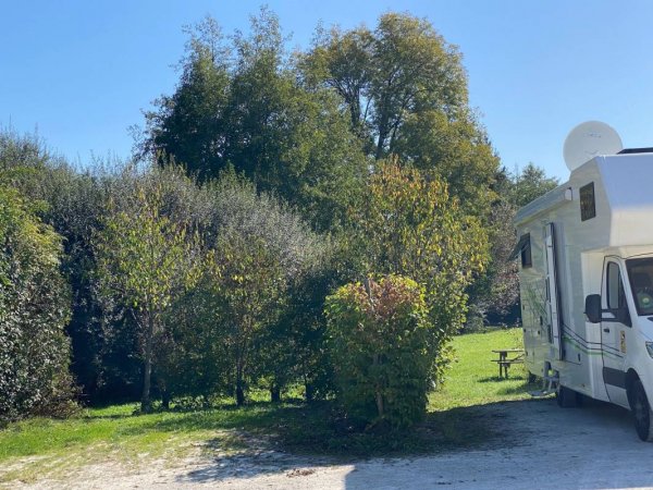 Stellplatz Champagne-Mouton — Photo 2