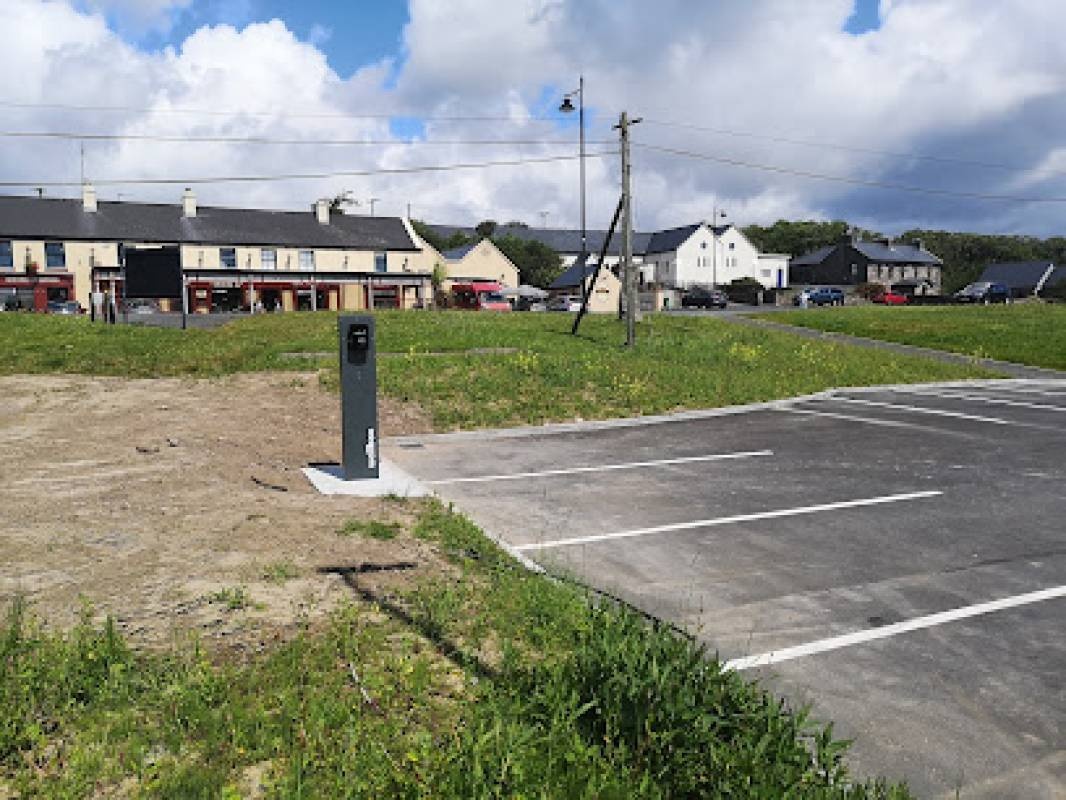 Nevins Newfield Inn Motorhome Parking — Sítio de acampamento in Newfield