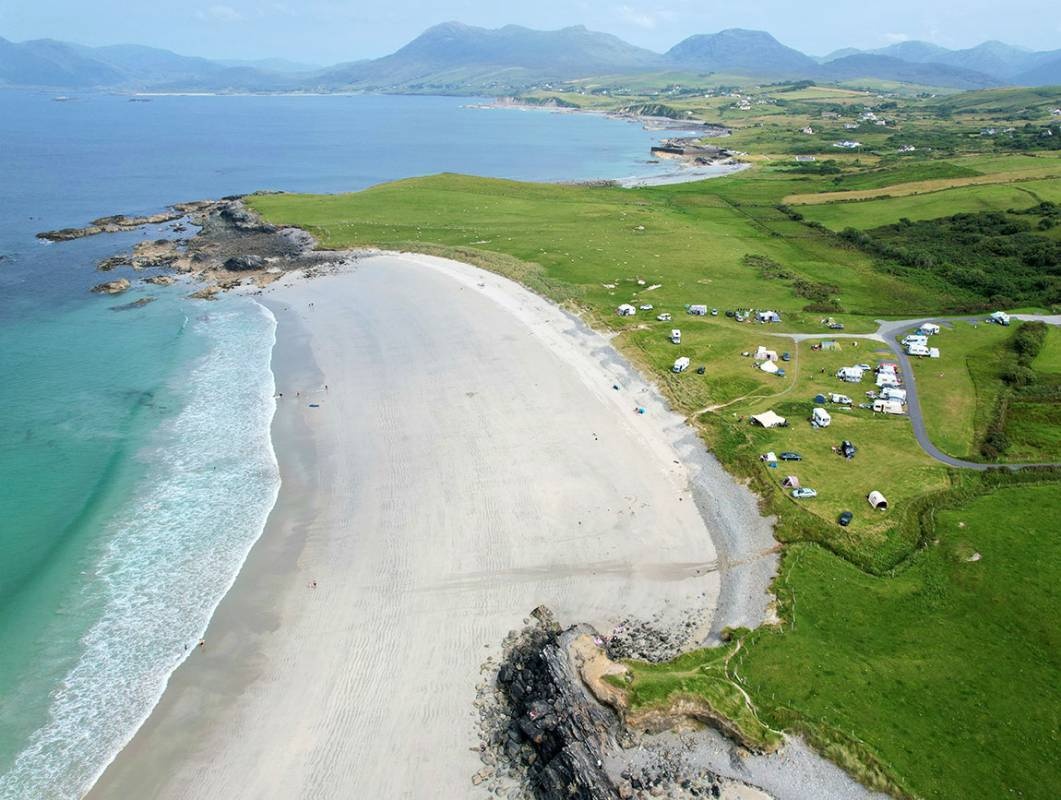 Renvyle Beach Caravan And Camping Park — Sítio de acampamento in Renvyle Co. Galway