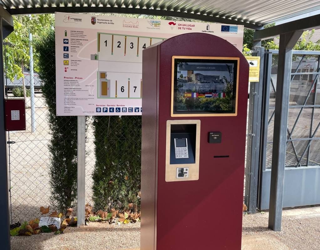 Área autocaravanas Argamasilla de Alba — Stellplatz in Argamasilla de Alba