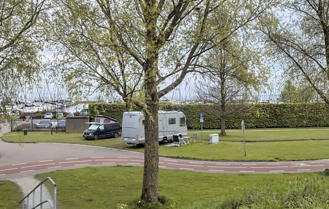 Camperplaats Regatta — Stellplatz in Medemblik
