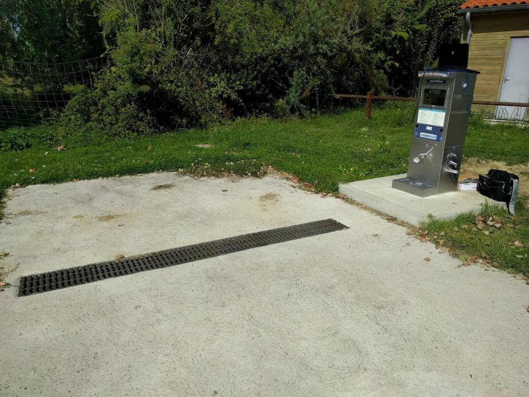 Aire Camping-Car Park — Ställplats in Saint-Nicolas-de-la-Grave