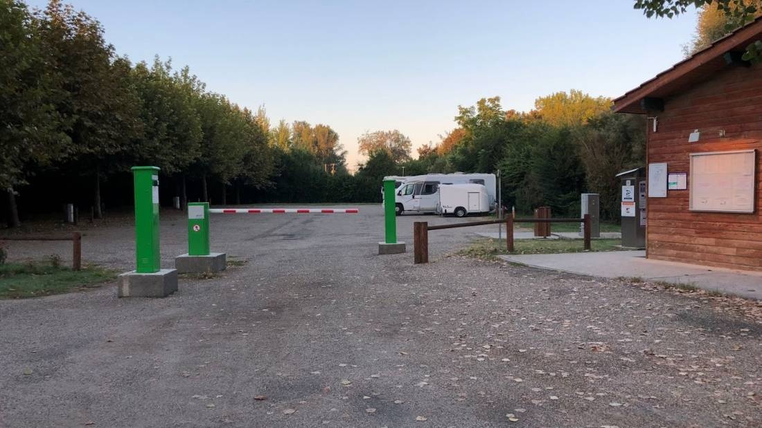 Aire Camping-Car Park — Sp. parking dla kamperów in Saint-Nicolas-de-la-Grave