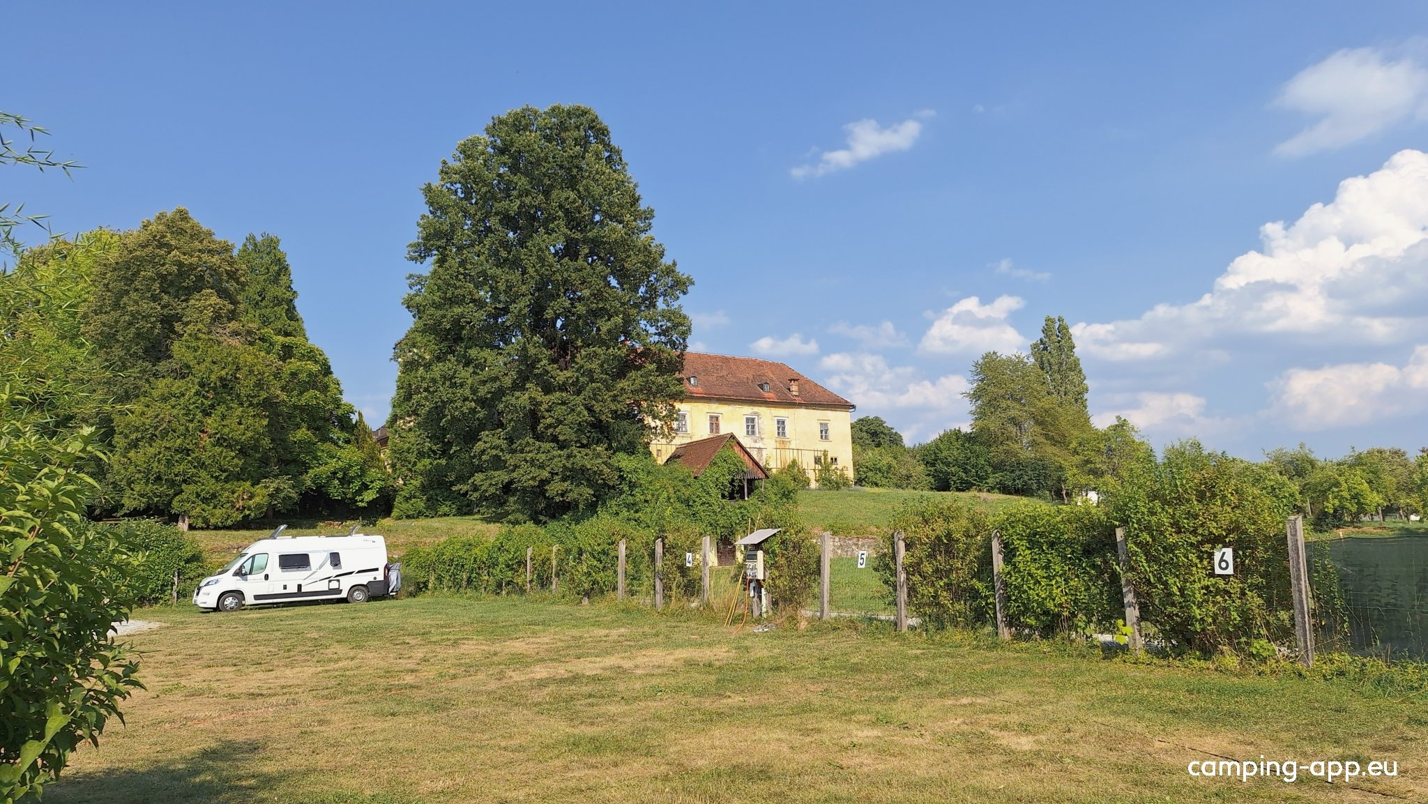 PZA Hotel pri Belokranjcu — Area Autocaravanas in Novo mesto