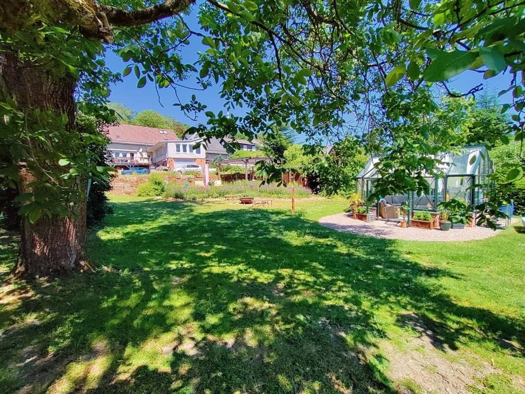 campingplatz mit blick auf grüne Berghänge — Privat grund in Frankenblick