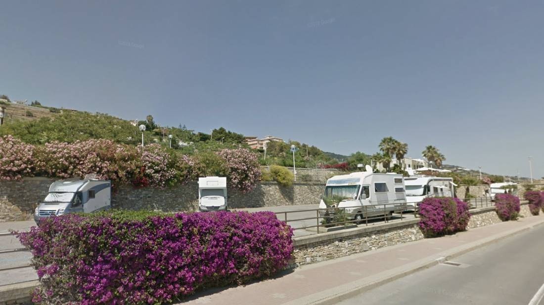 Area Sosta Camper — Sítio para autocaravanas in Santo Stefano al mare IM