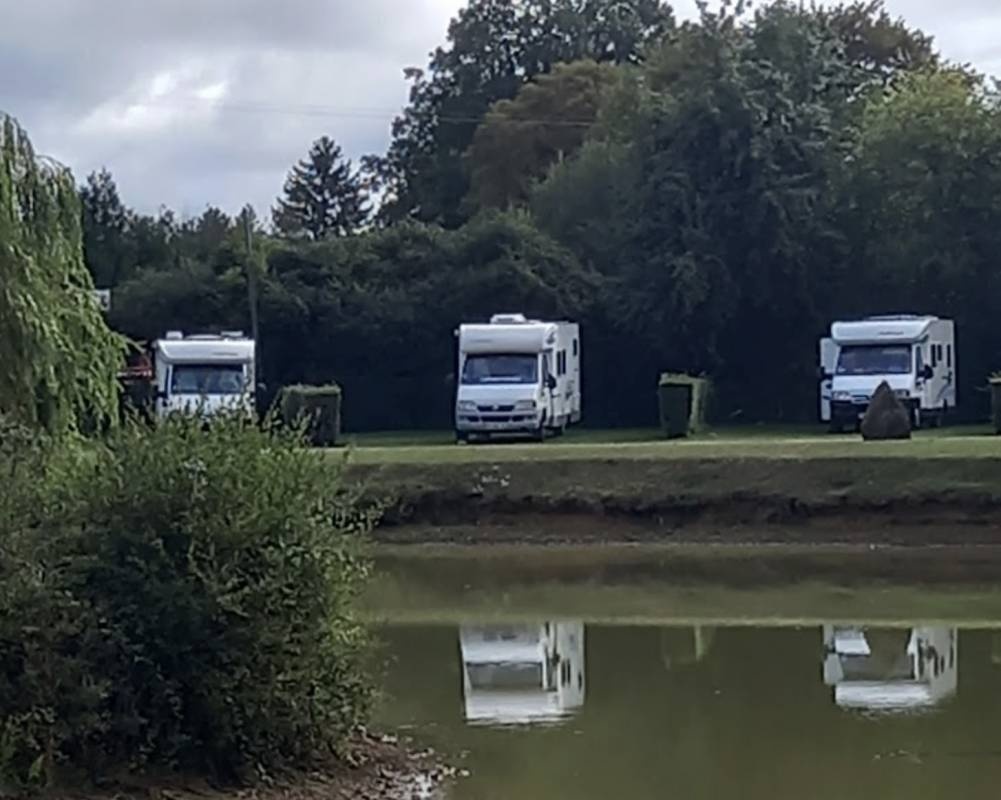 Stellplatz Couëtron-au-Perche — Karavan Sitesi in Couëtron-au-Perche