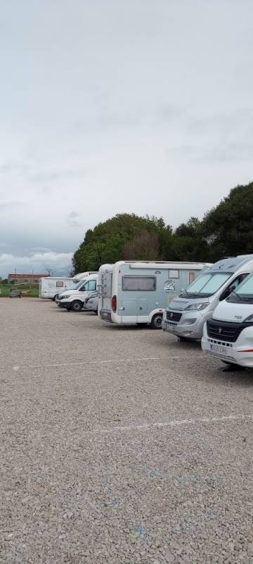 Área de autocaravanas Comillas Cogiendo Aire
