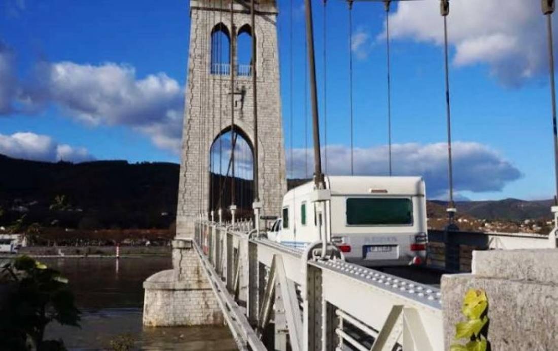 Aire Camping-Car Park de la Voulte-sur-Rhône — Area di sosta in La Voulte-sur-Rhône