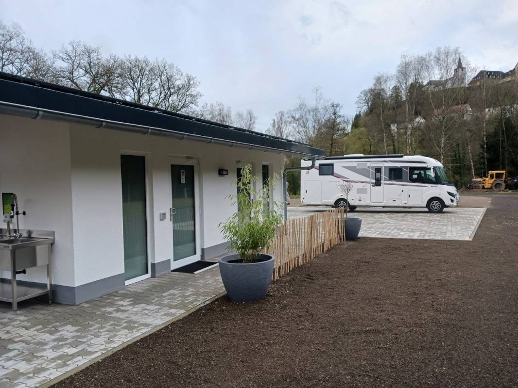Wohnmobilpark am Lieserbogen — Campervan Site in Daun