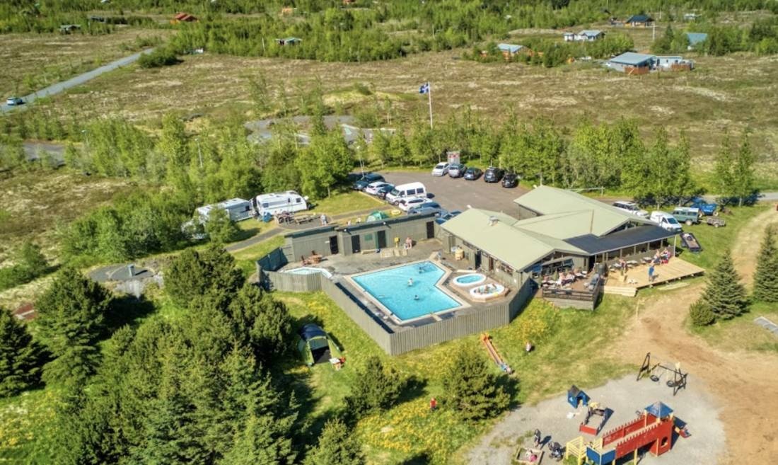 Hraunborgir tjaldsvæði — Campingplatz in Klausturholar
