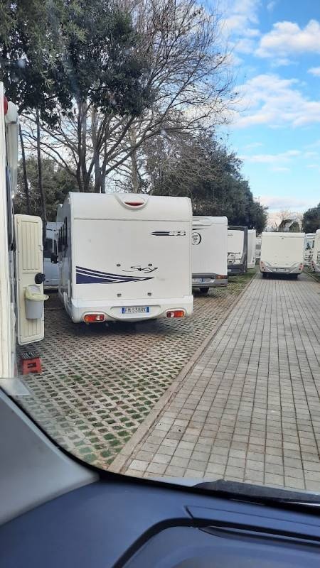 Area communale Cava de Tirreni — Sp. parking dla kamperów in Cava de' Tirreni