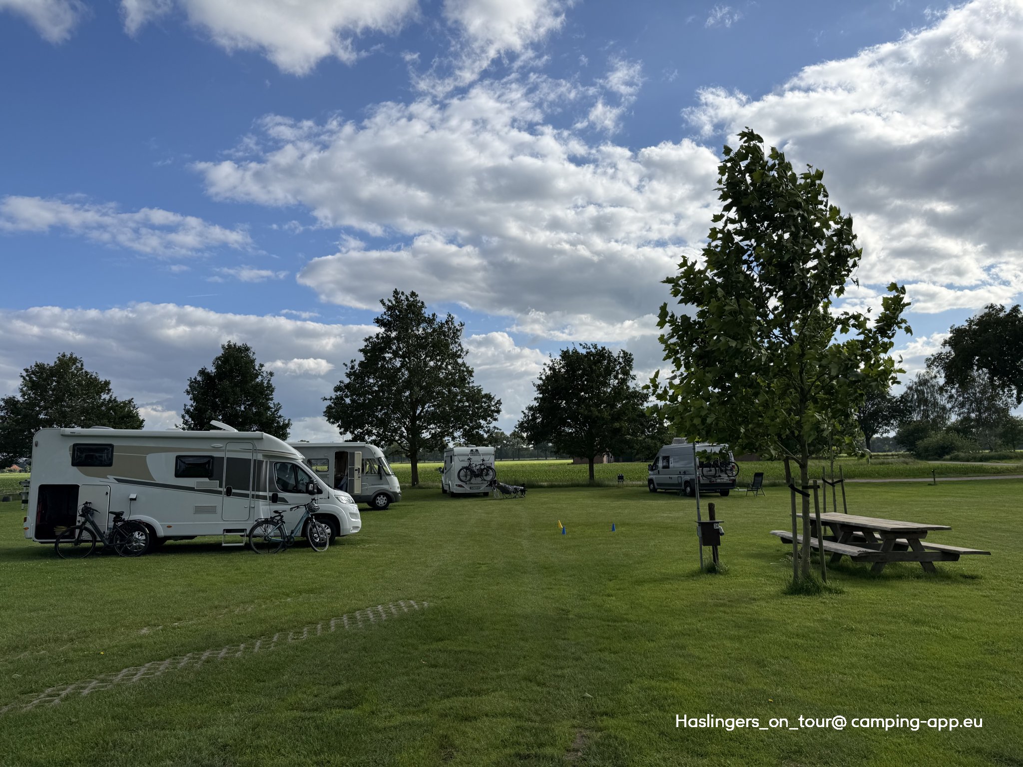 Camperplaats Op een Bult — Zdjęcie 5