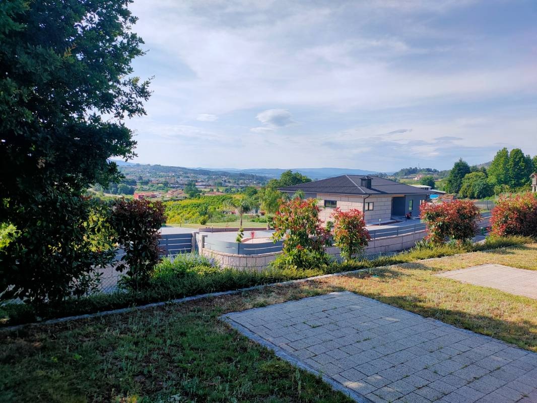 Valpedre Motorhome Park — Місце для кемперів in Valpedre