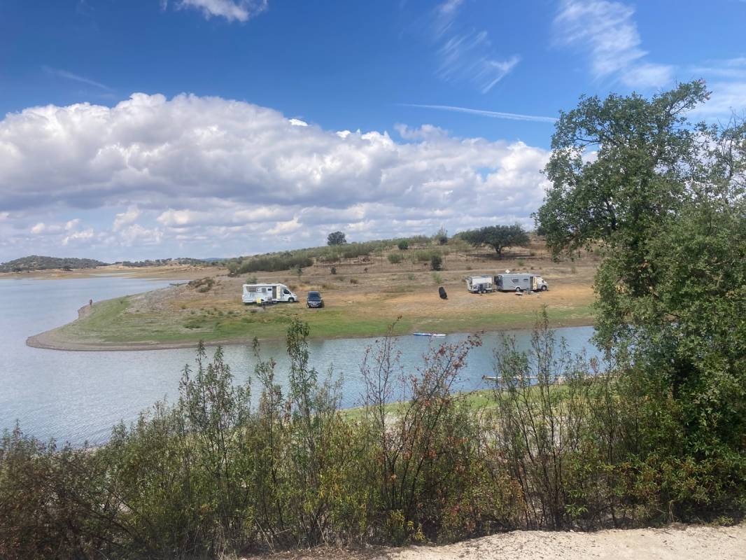 Caravan Park Praia Fluvial Mourão — Campervan Site in Praia Fluvial