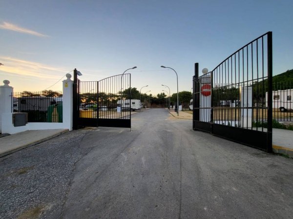 Area de Autocaravanas Algodonales — Photo 3