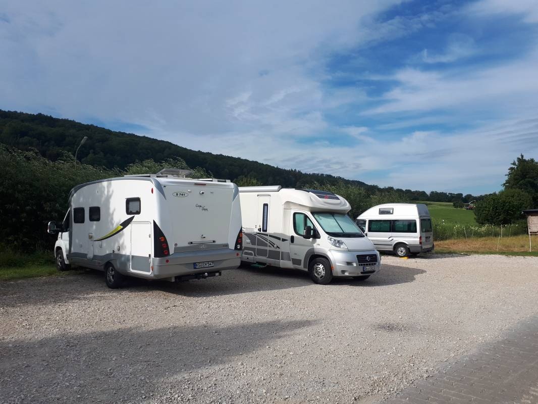 Wohnmobilstellplatz Tiefenellern — Karavan Sitesi in Litzendorf