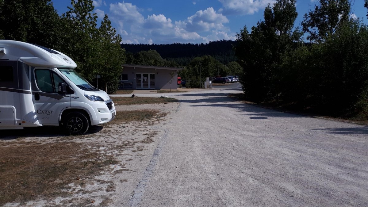 Stellplatz an der Therme Obernsees — Camperplaats in Mistelgau