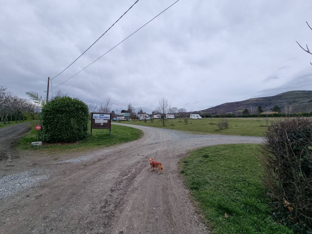 Stellplatz Trolières — Місце для кемперів in La Roche-Blanche