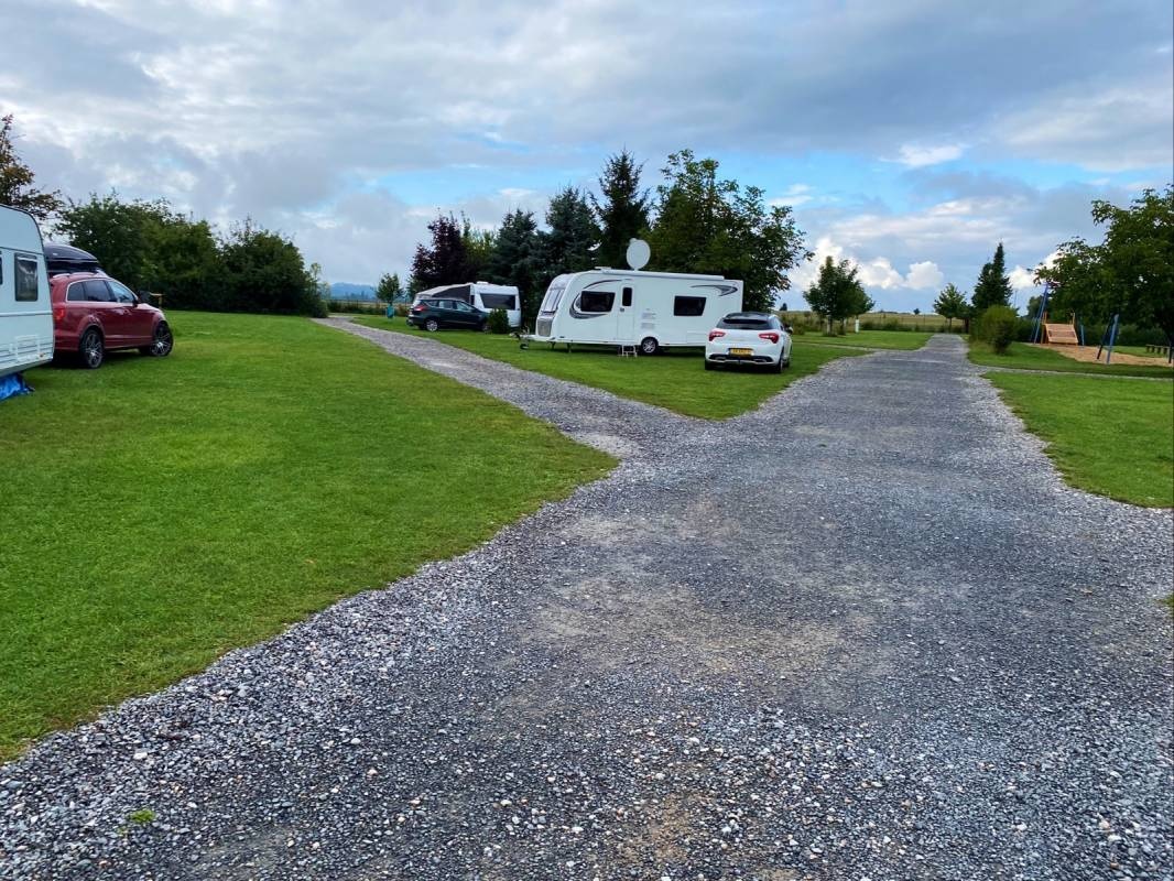 Camping Oase Praha — Campingplass in Dolní Břežany