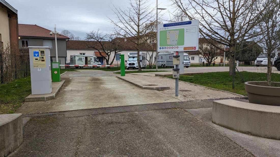Stellplatz Saint-Trivier-de-Courtes — Camperplaats in Saint-Trivier-de-Courtes